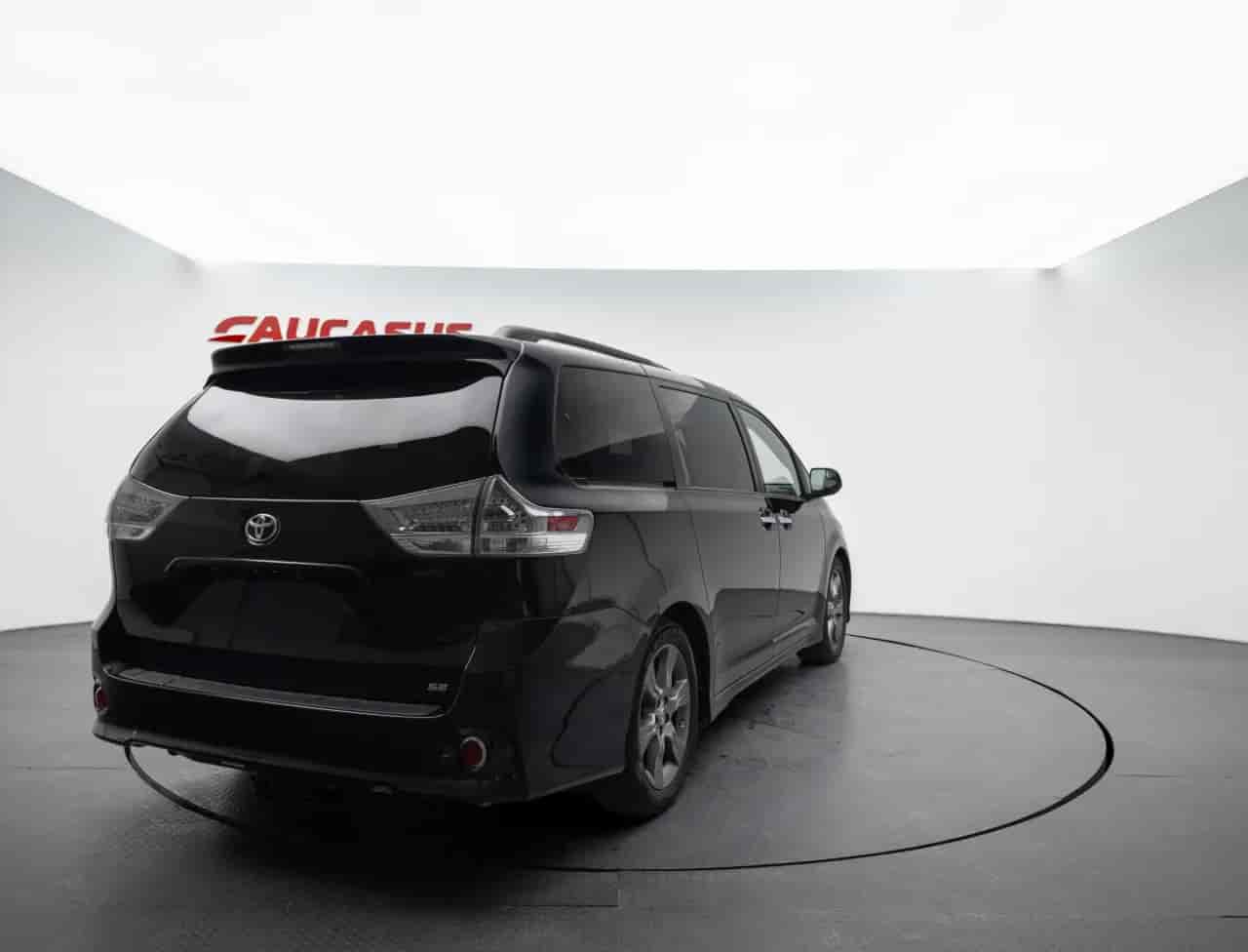 TOYOTA Sienna - 4