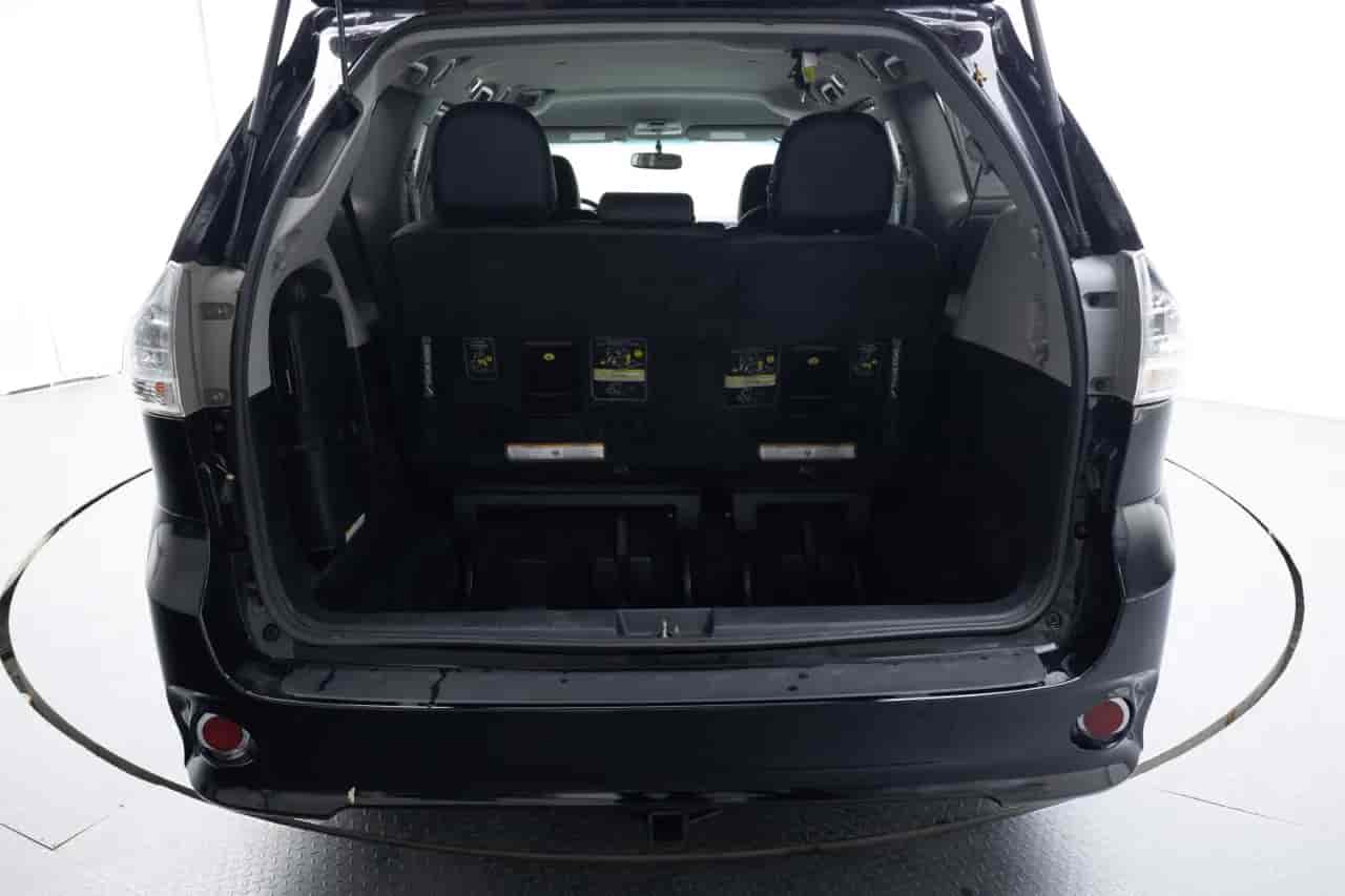 TOYOTA Sienna - 7