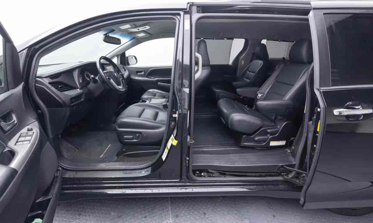 TOYOTA Sienna - 8