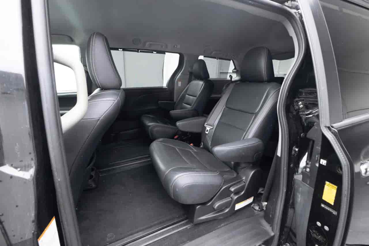TOYOTA Sienna - 9