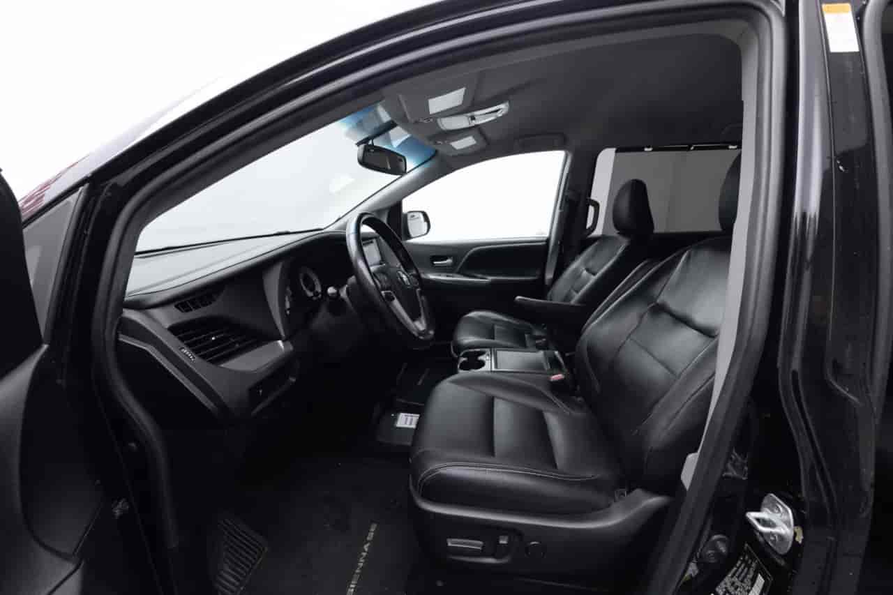 TOYOTA Sienna - 10