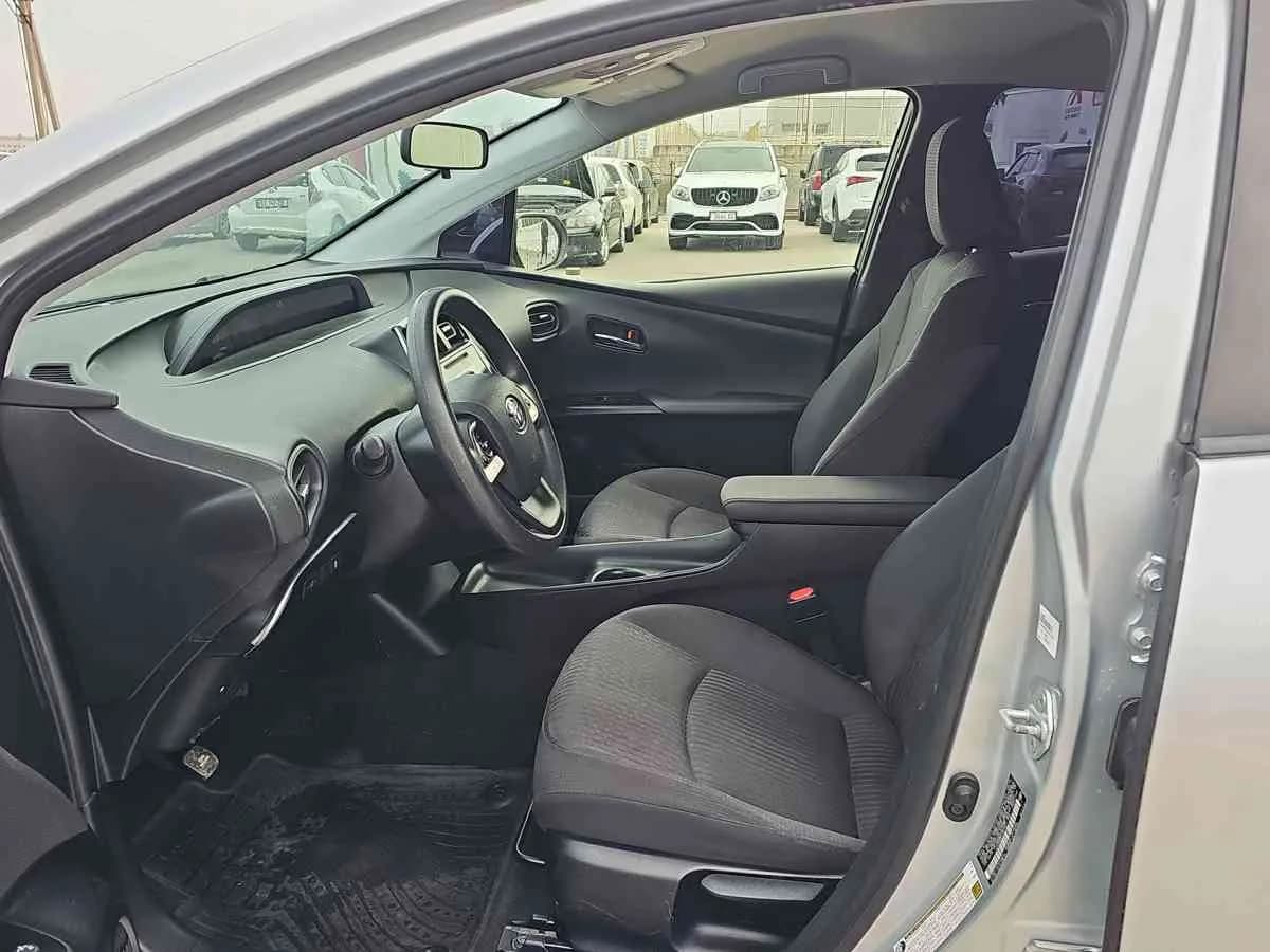 TOYOTA Prius - 9