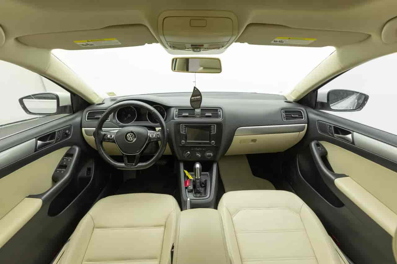 VOLKSWAGEN Jetta - 9