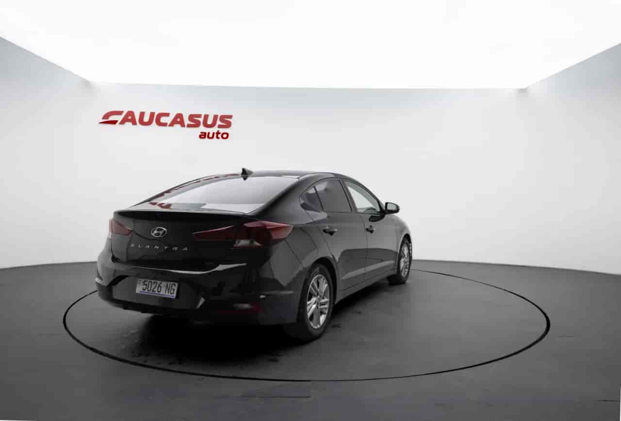 HYUNDAI Elantra - 4