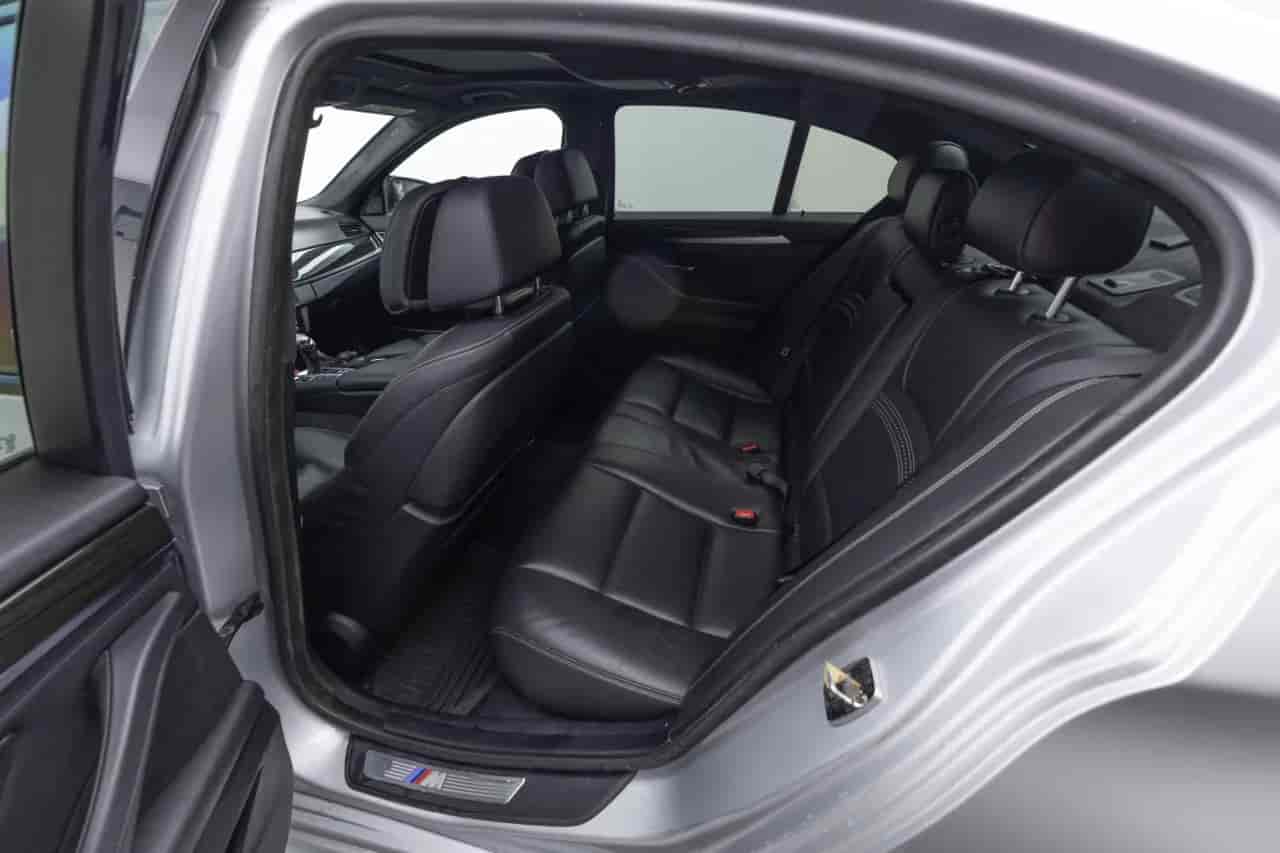 BMW 5-Series - 8