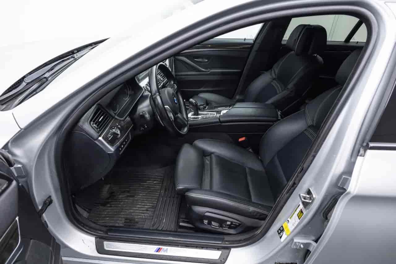 BMW 5-Series - 10