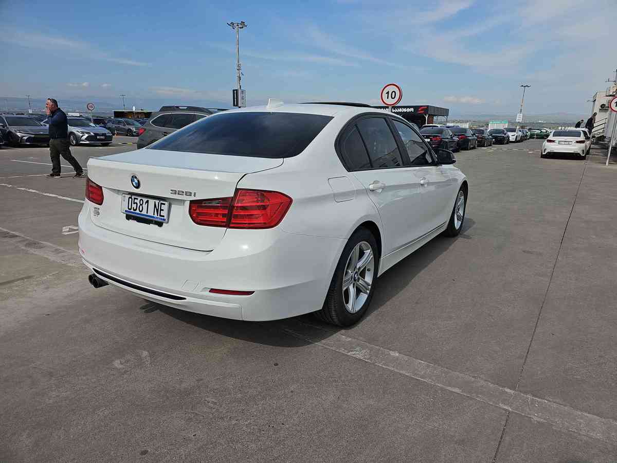 BMW 328i - 4