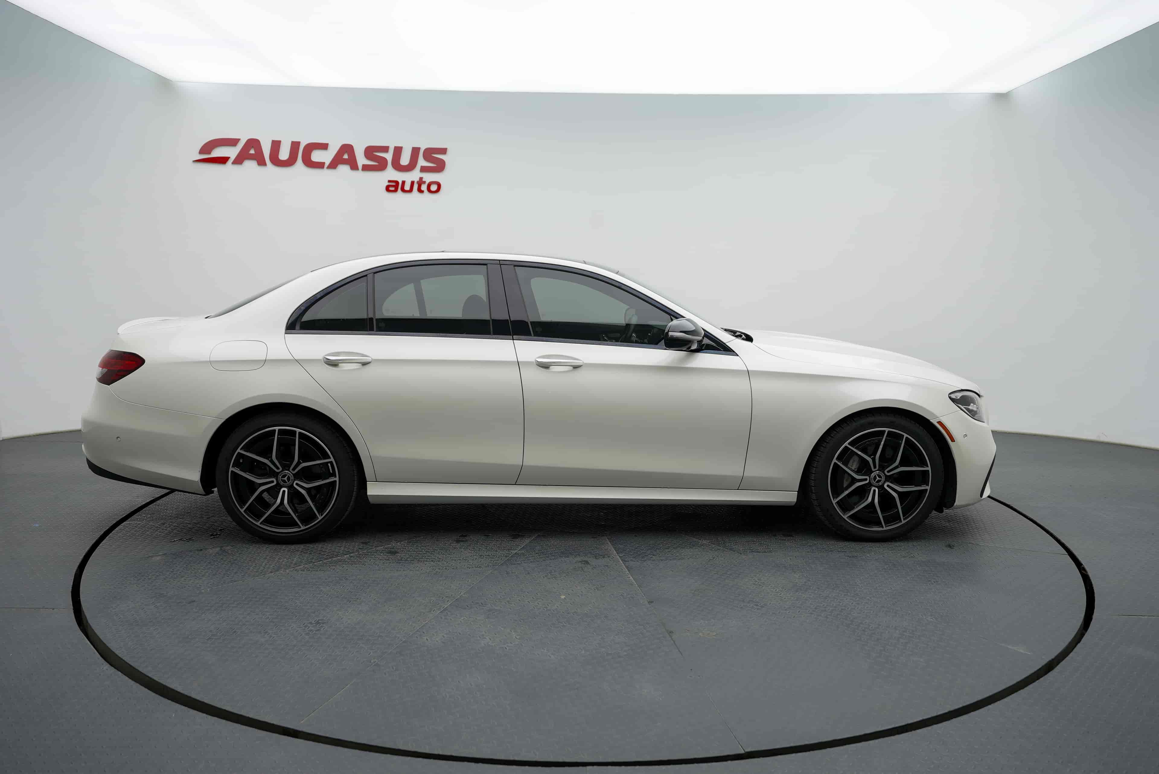 MERCEDES-BENZ E-Class - 4