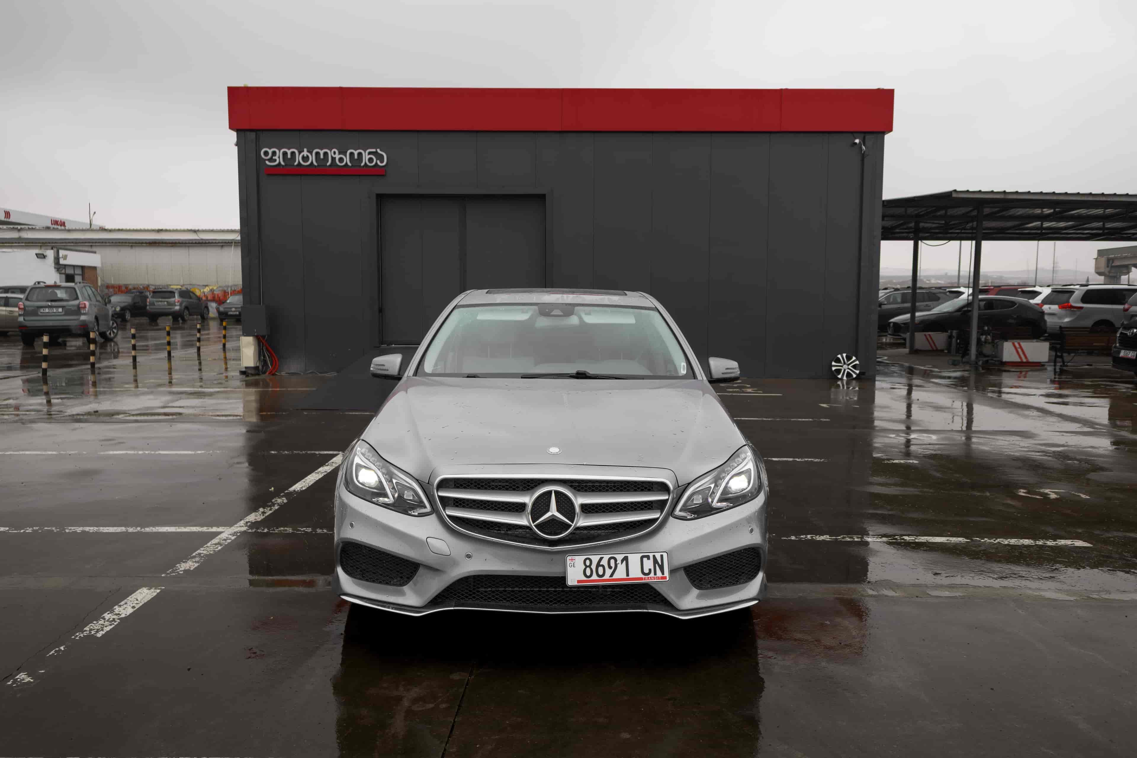 MERCEDES-BENZ E-Class - 2