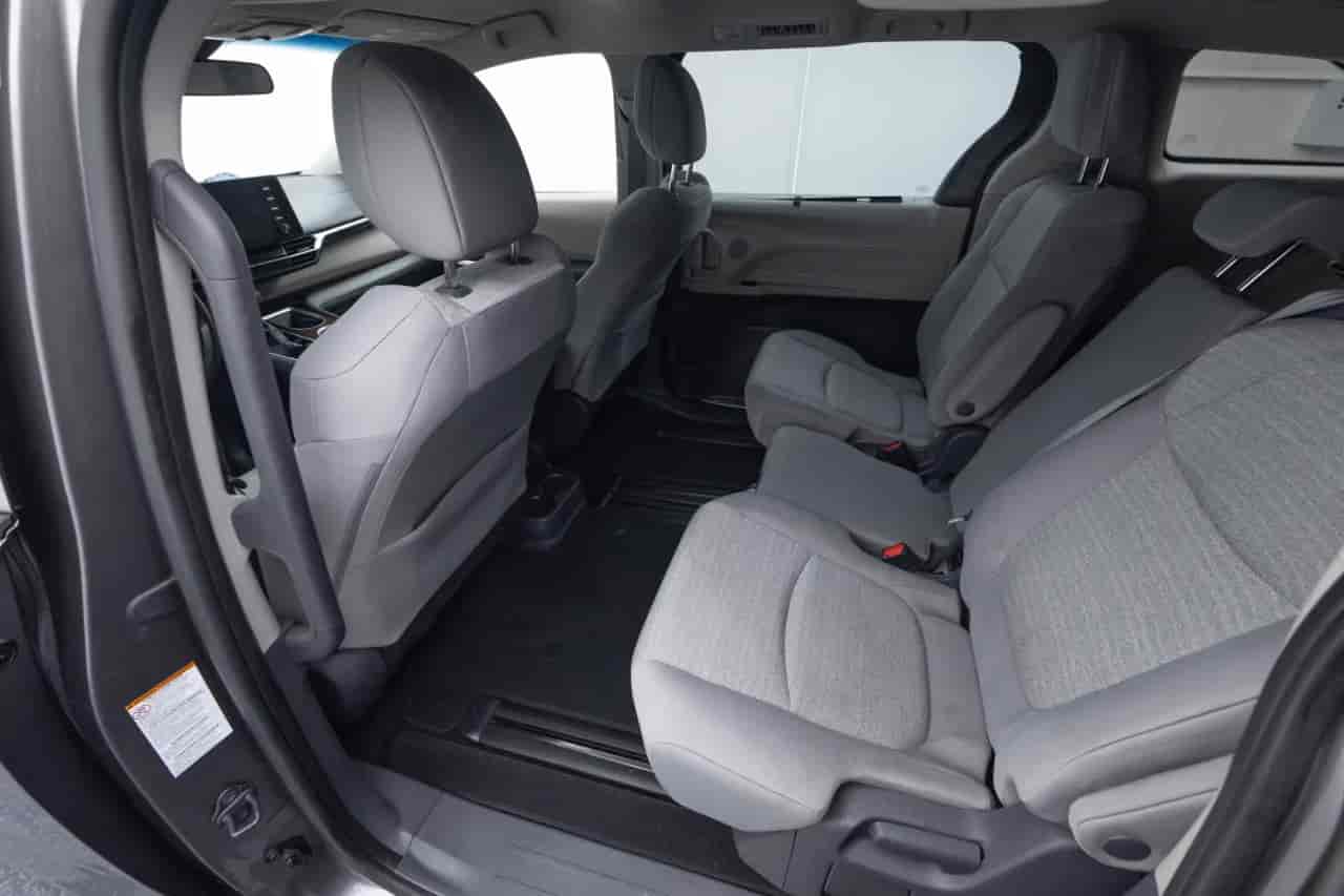 TOYOTA Sienna - 8