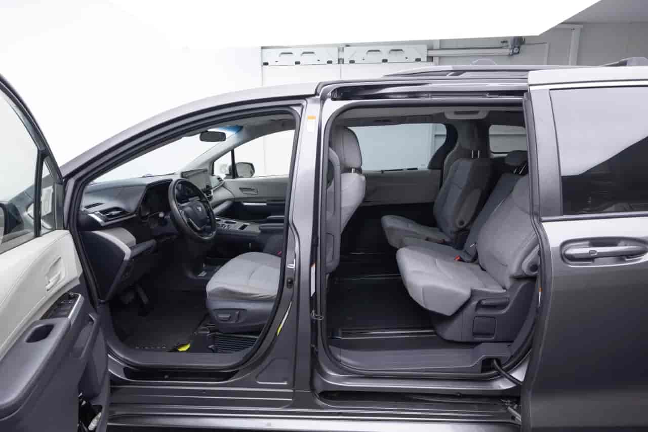 TOYOTA Sienna - 9