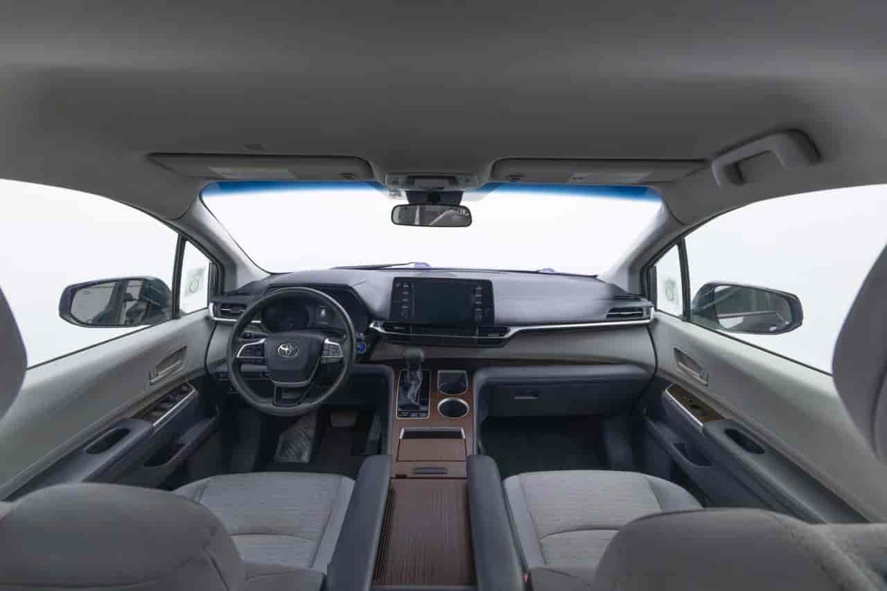 TOYOTA Sienna - 10