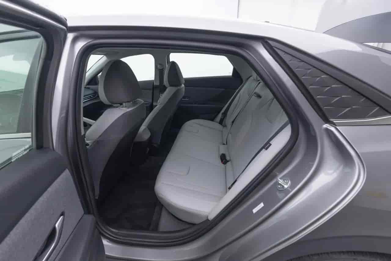 HYUNDAI Elantra - 8