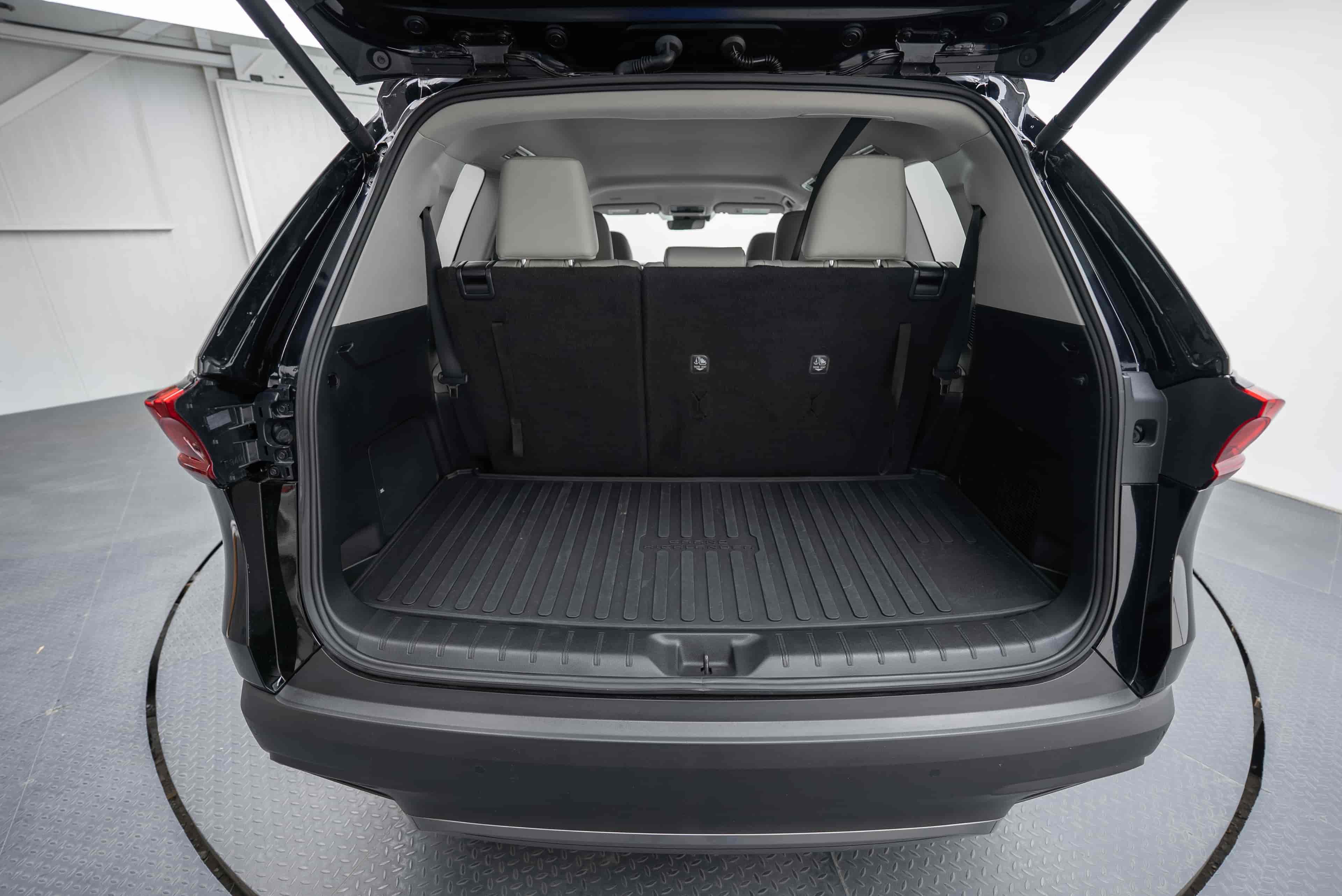 TOYOTA Grand Highlander - 7