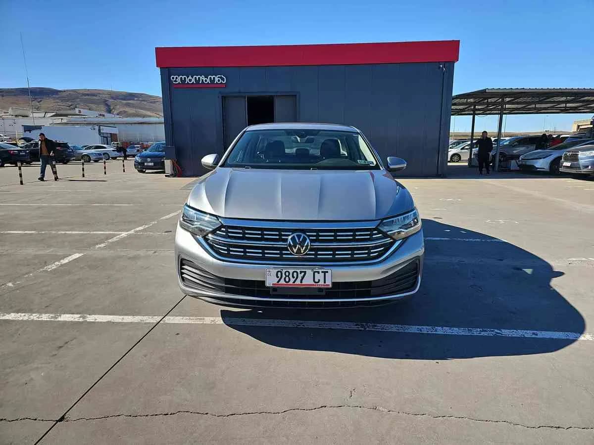 VOLKSWAGEN Jetta - 2