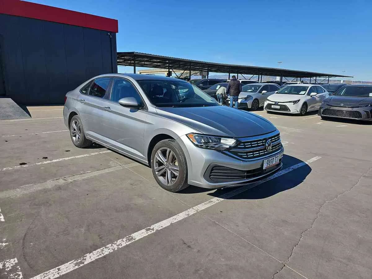 VOLKSWAGEN Jetta - 3