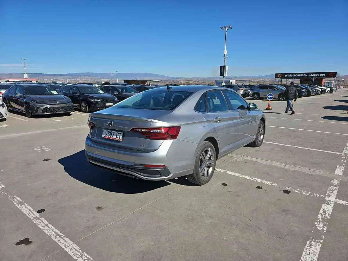 VOLKSWAGEN Jetta - 4