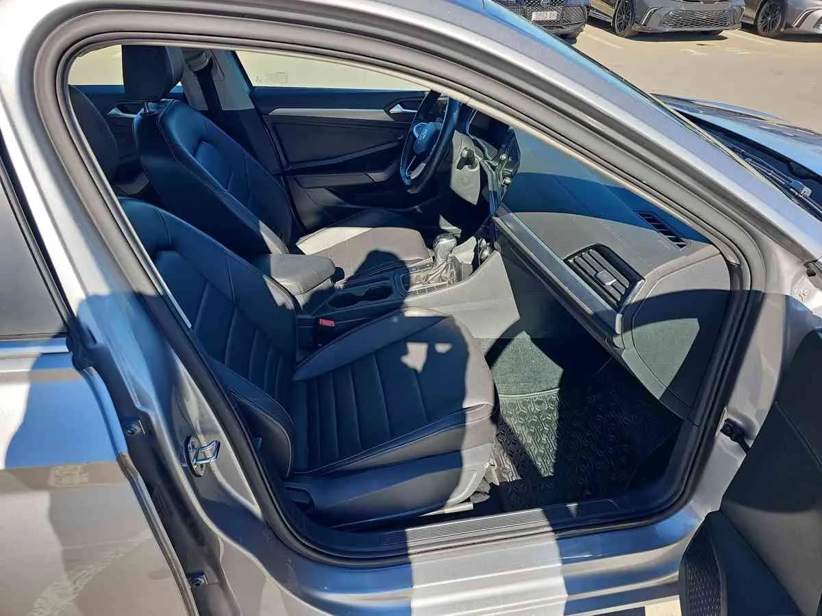 VOLKSWAGEN Jetta - 10