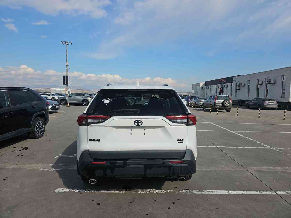 TOYOTA RAV4 - 8