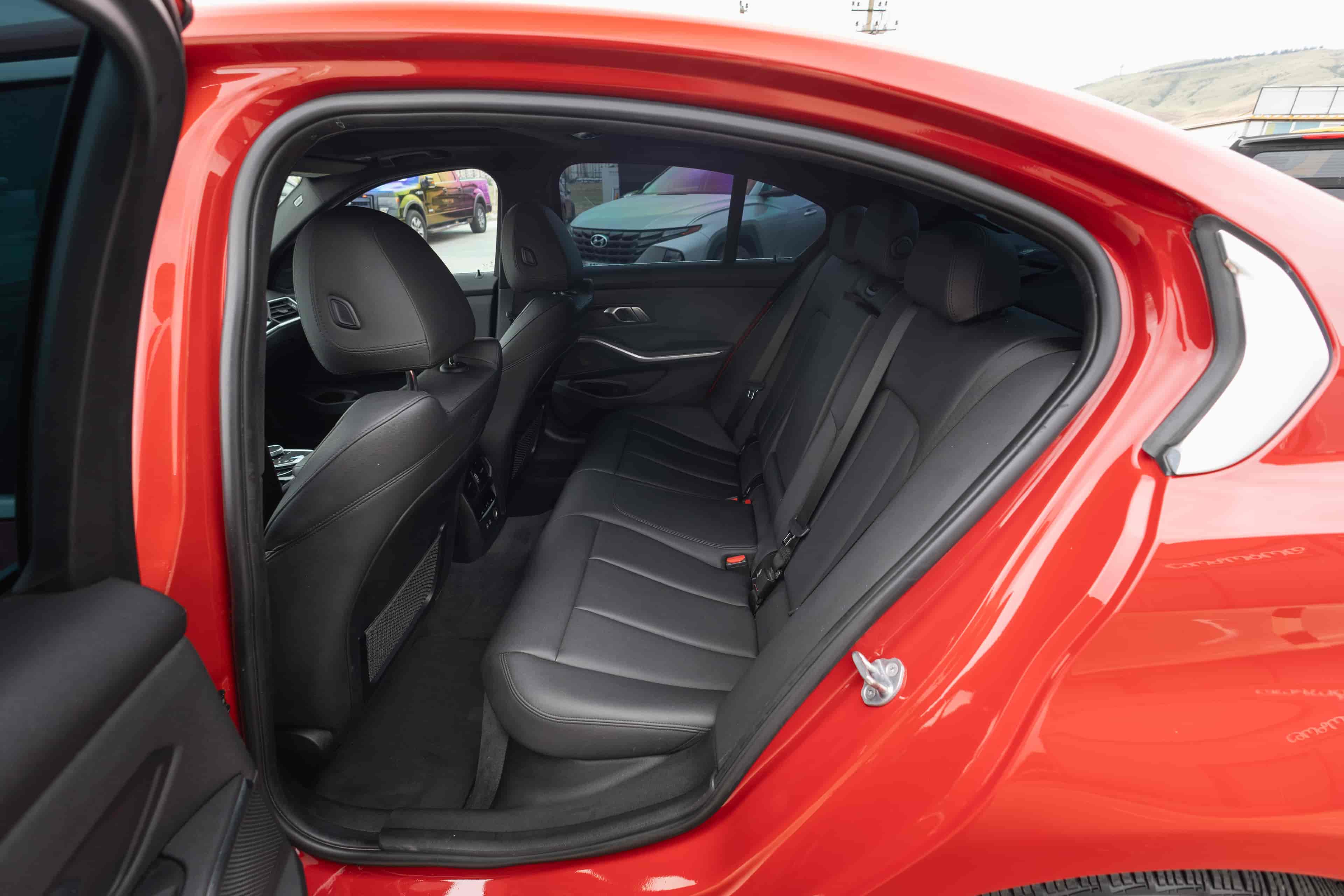 BMW 330i - 8