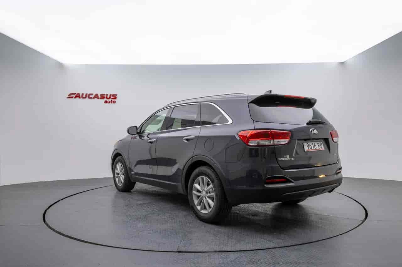 KIA Sorento - 4