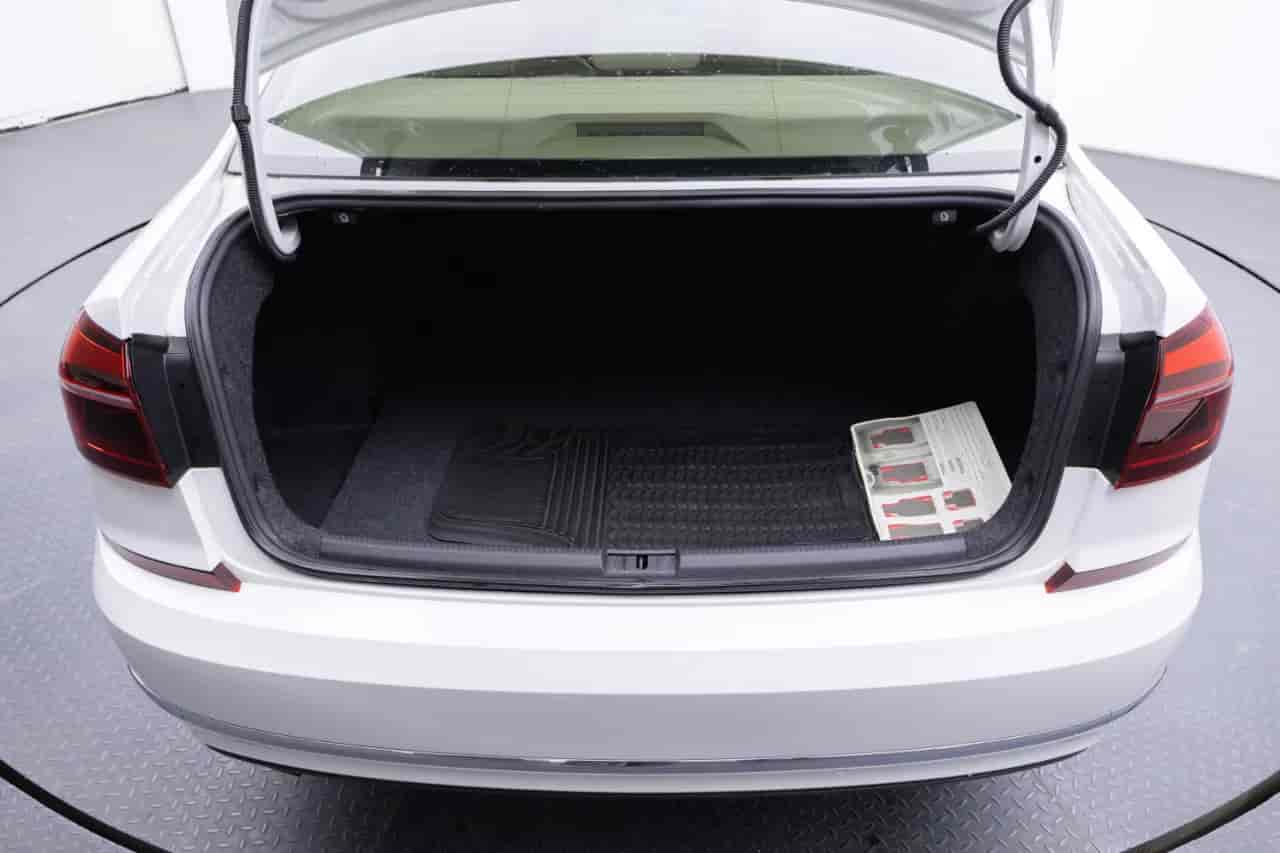 VOLKSWAGEN Passat - 7