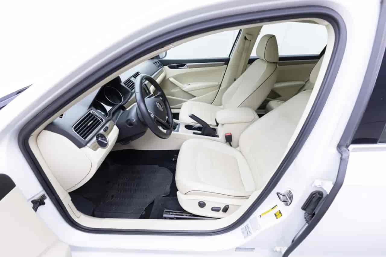VOLKSWAGEN Passat - 10