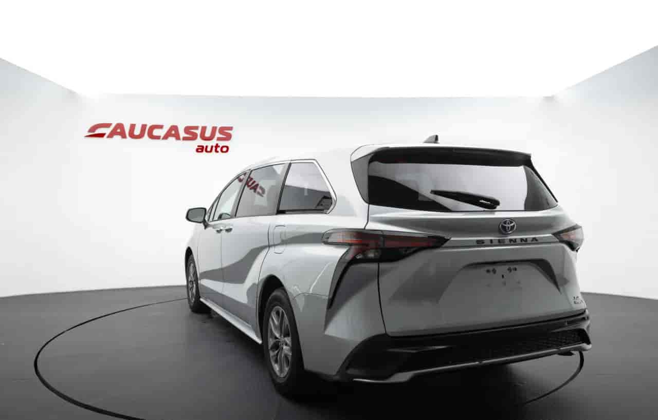 TOYOTA Sienna - 4