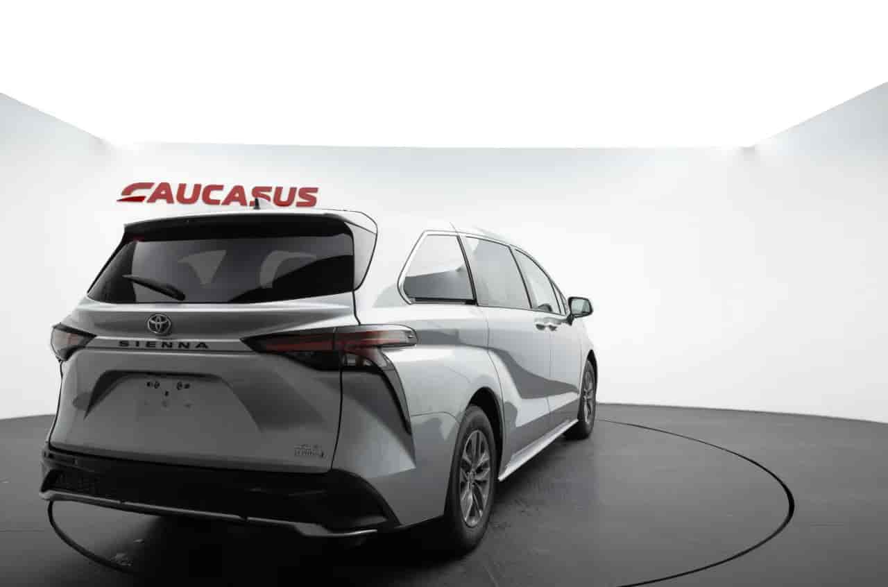 TOYOTA Sienna - 6
