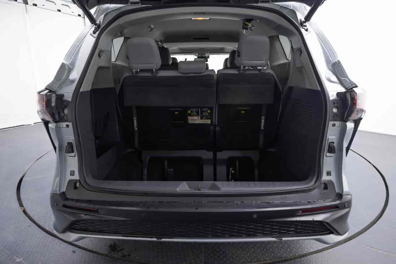 TOYOTA Sienna - 7