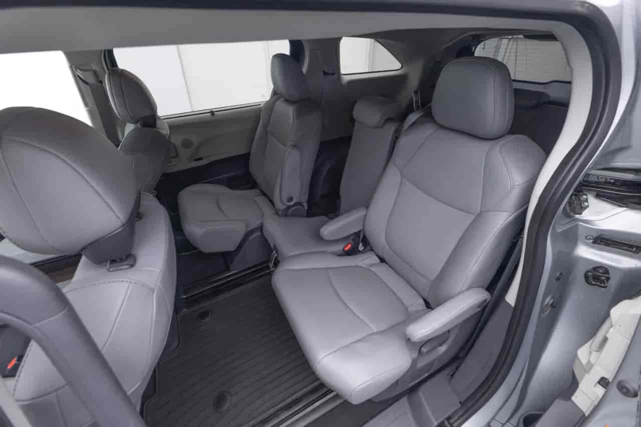 TOYOTA Sienna - 9