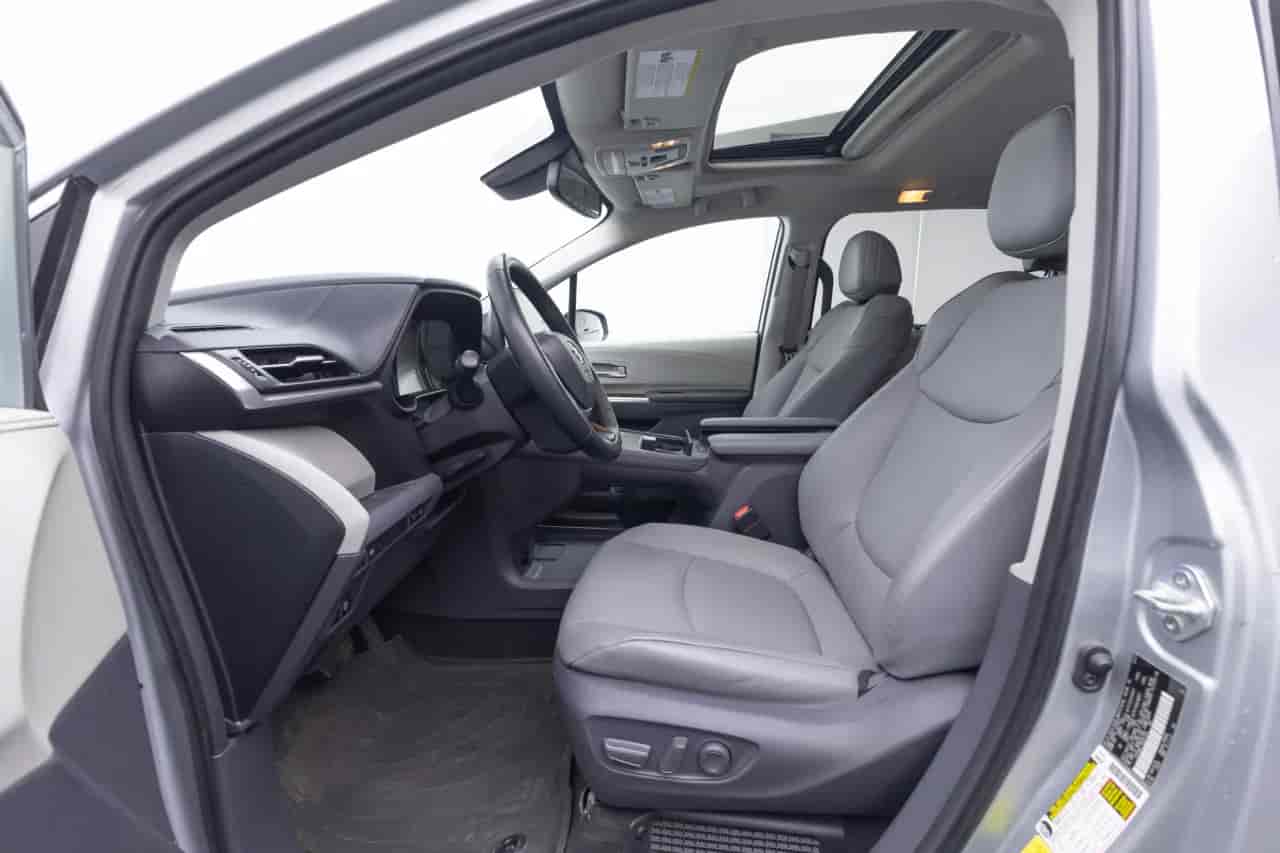TOYOTA Sienna - 10