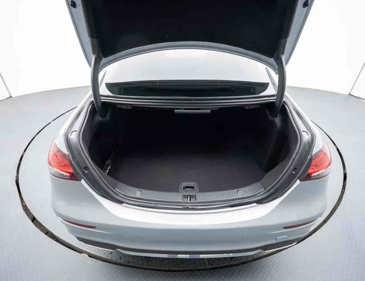 MERCEDES-BENZ E-Class - 7