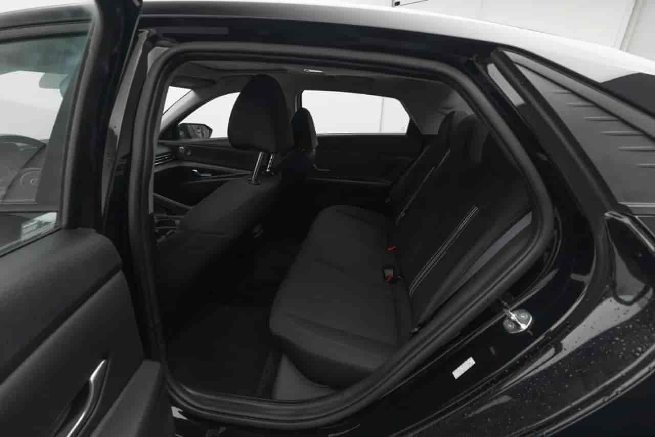 HYUNDAI Elantra - 8