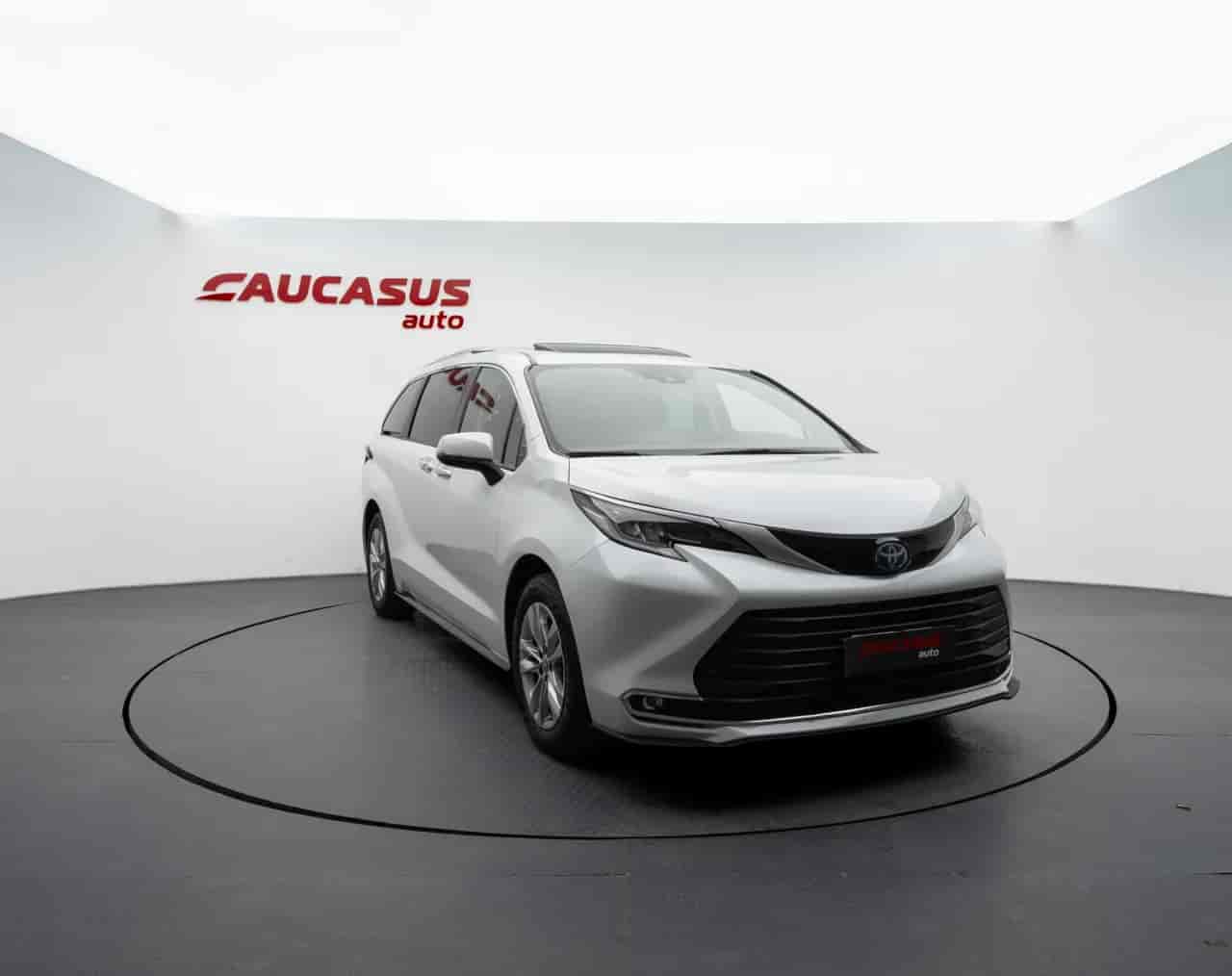 TOYOTA Sienna - 3