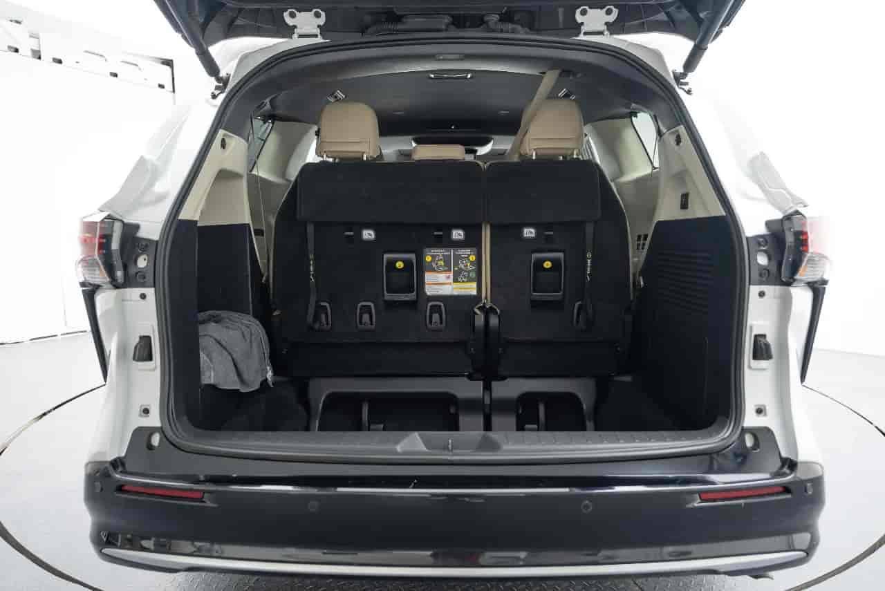 TOYOTA Sienna - 7