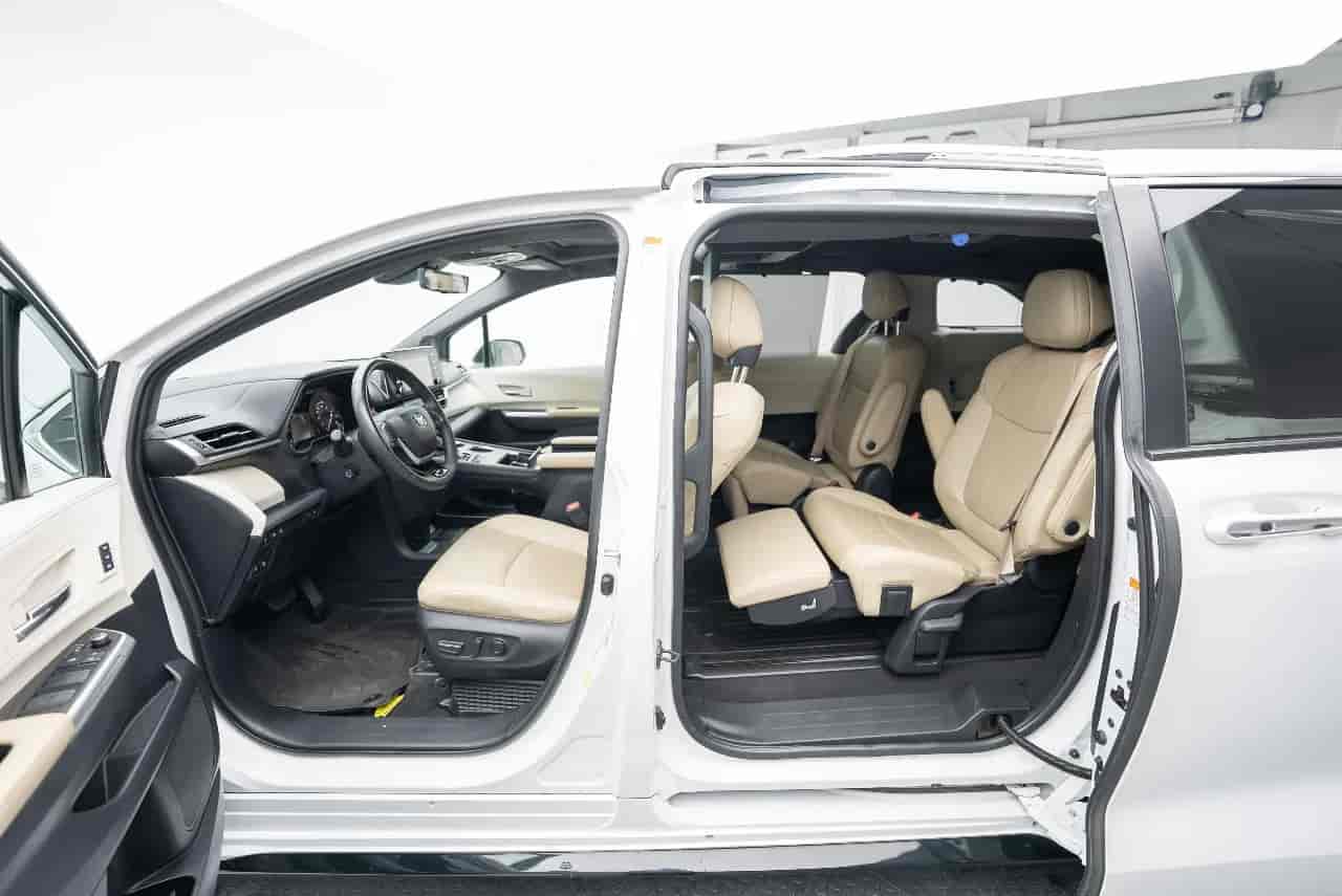 TOYOTA Sienna - 8