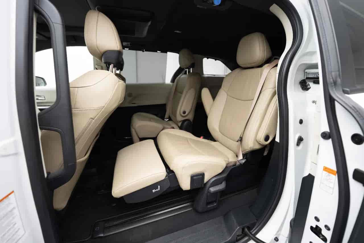TOYOTA Sienna - 9