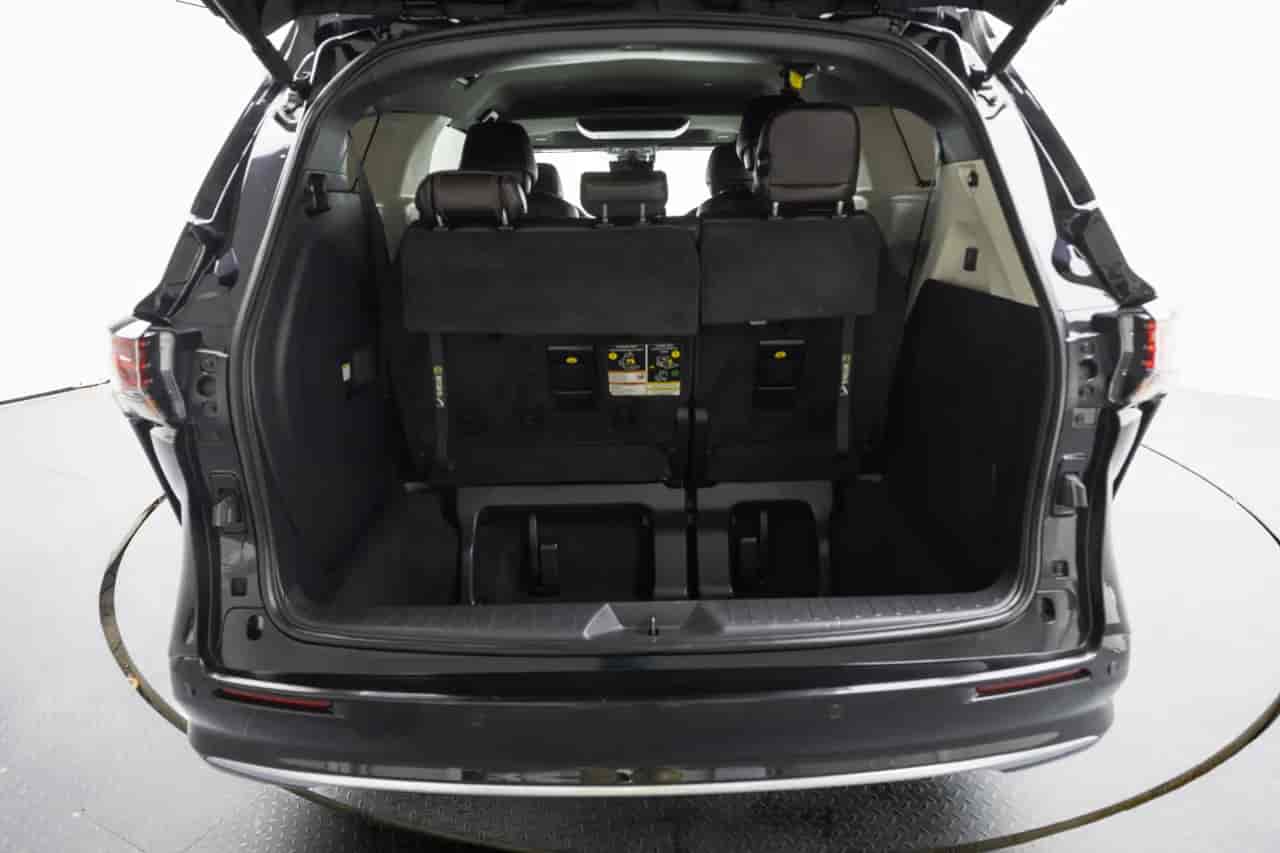 TOYOTA Sienna - 7