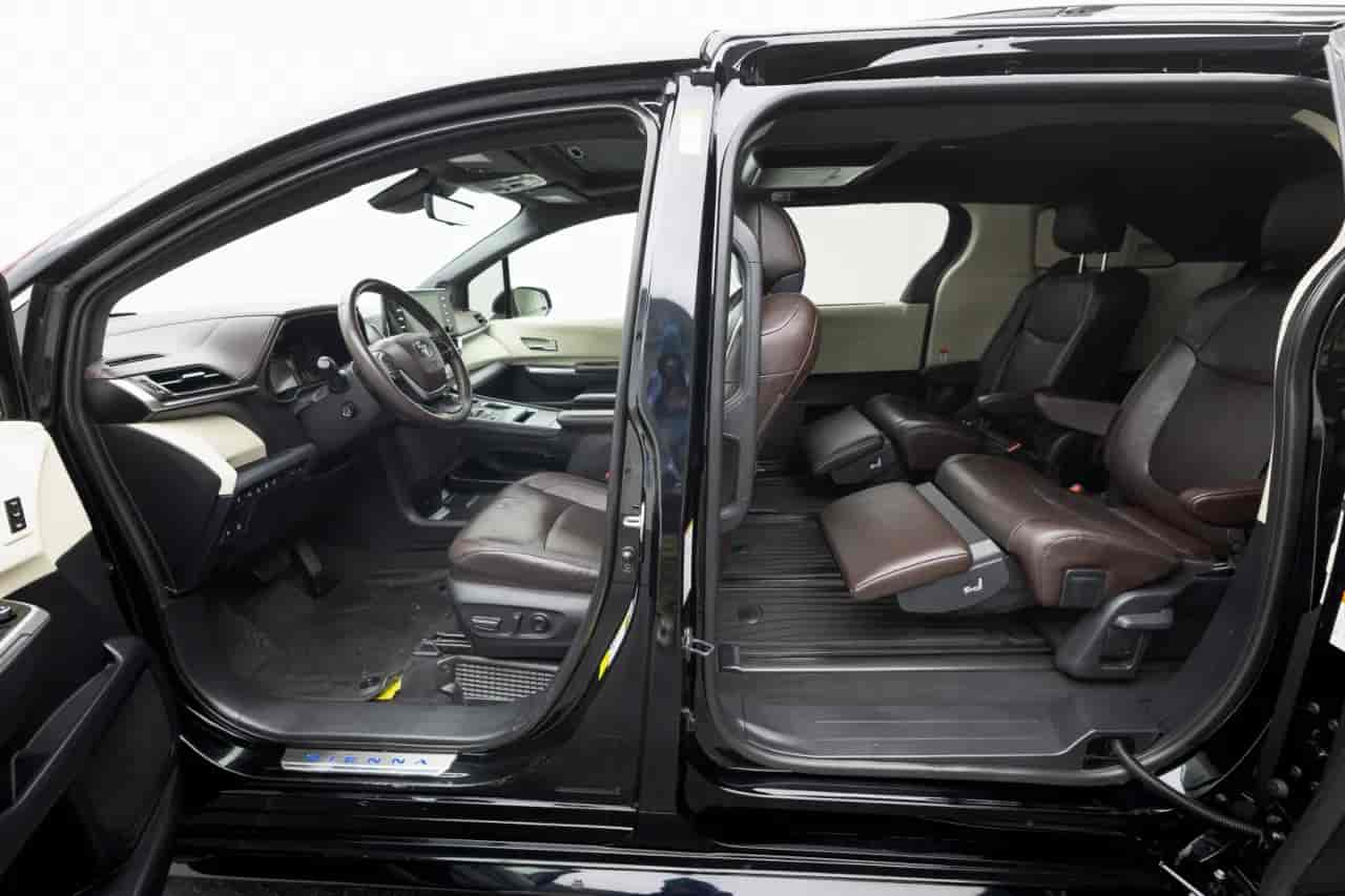 TOYOTA Sienna - 8