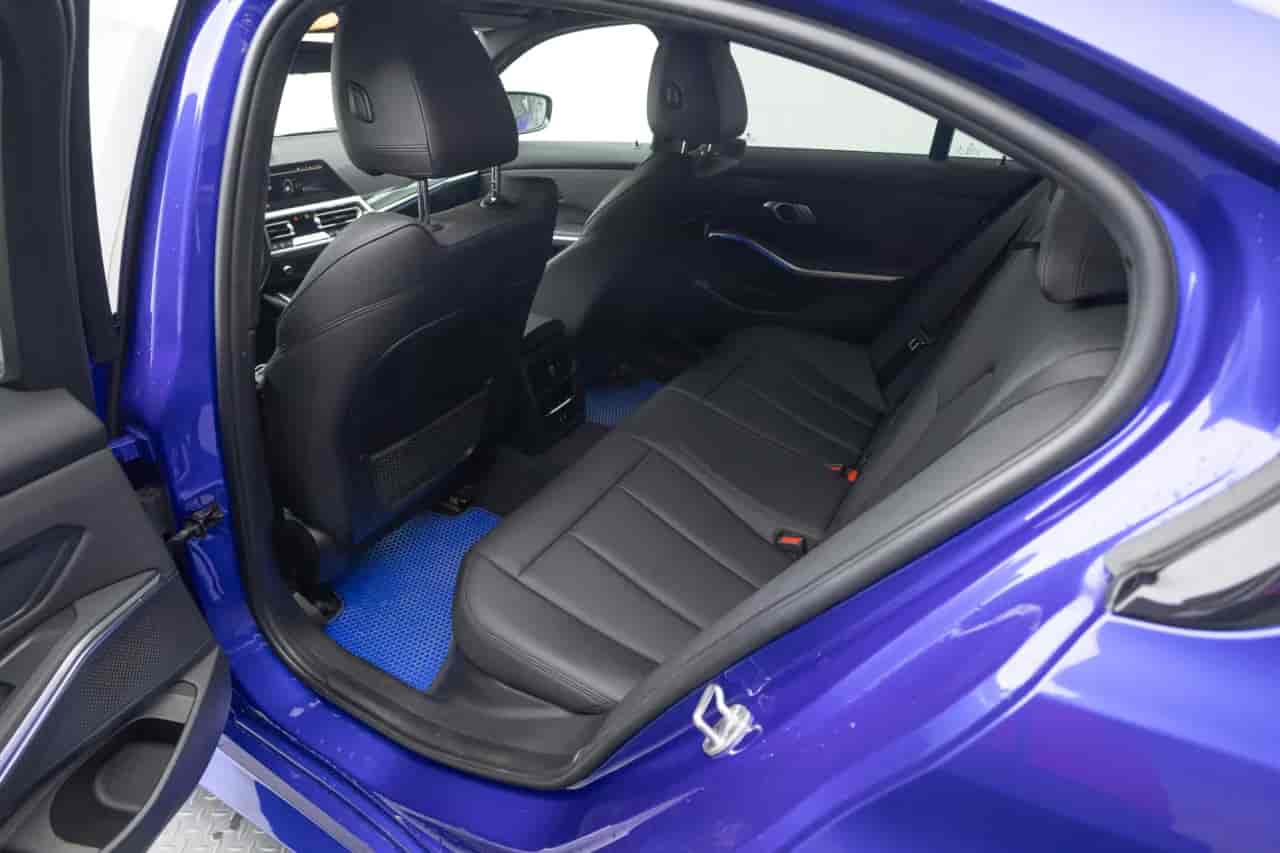 BMW 330i - 8