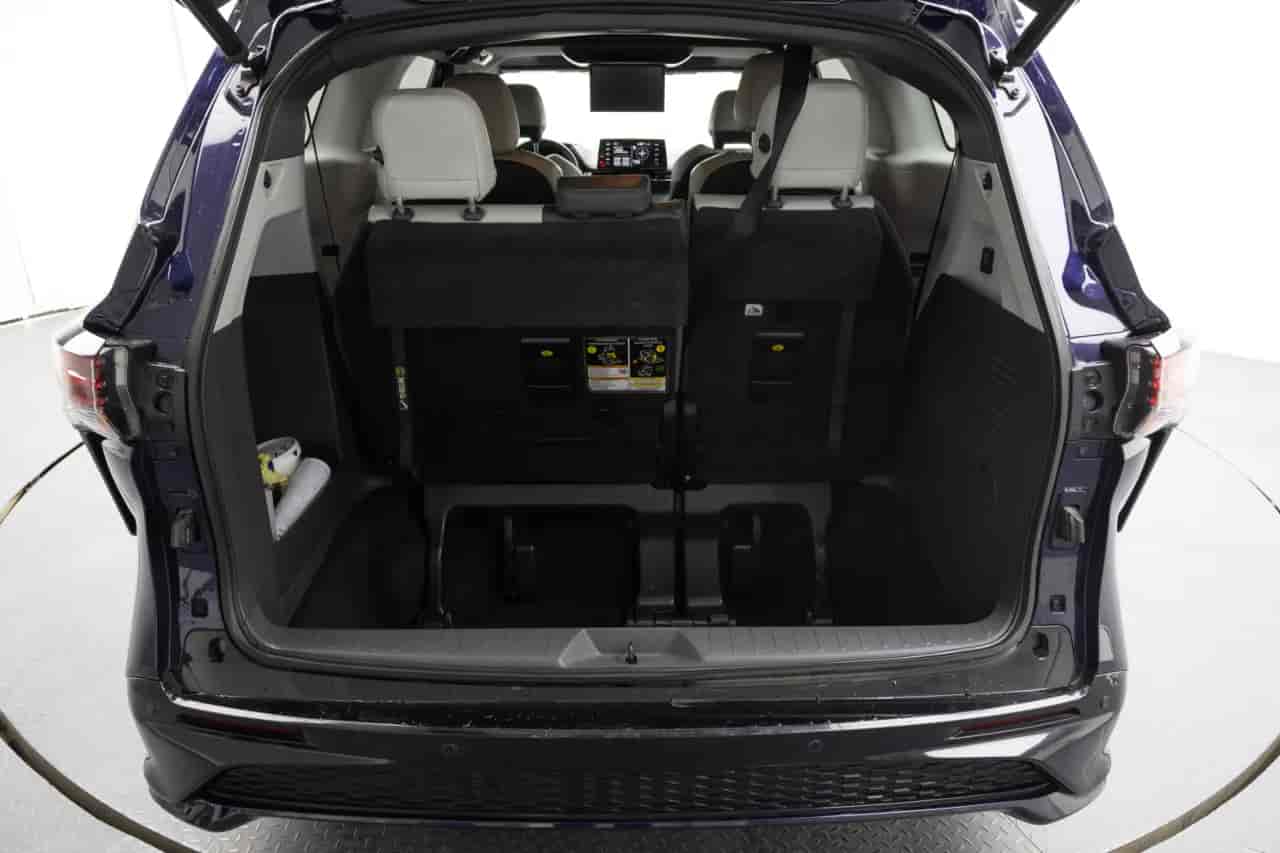 TOYOTA Sienna - 7