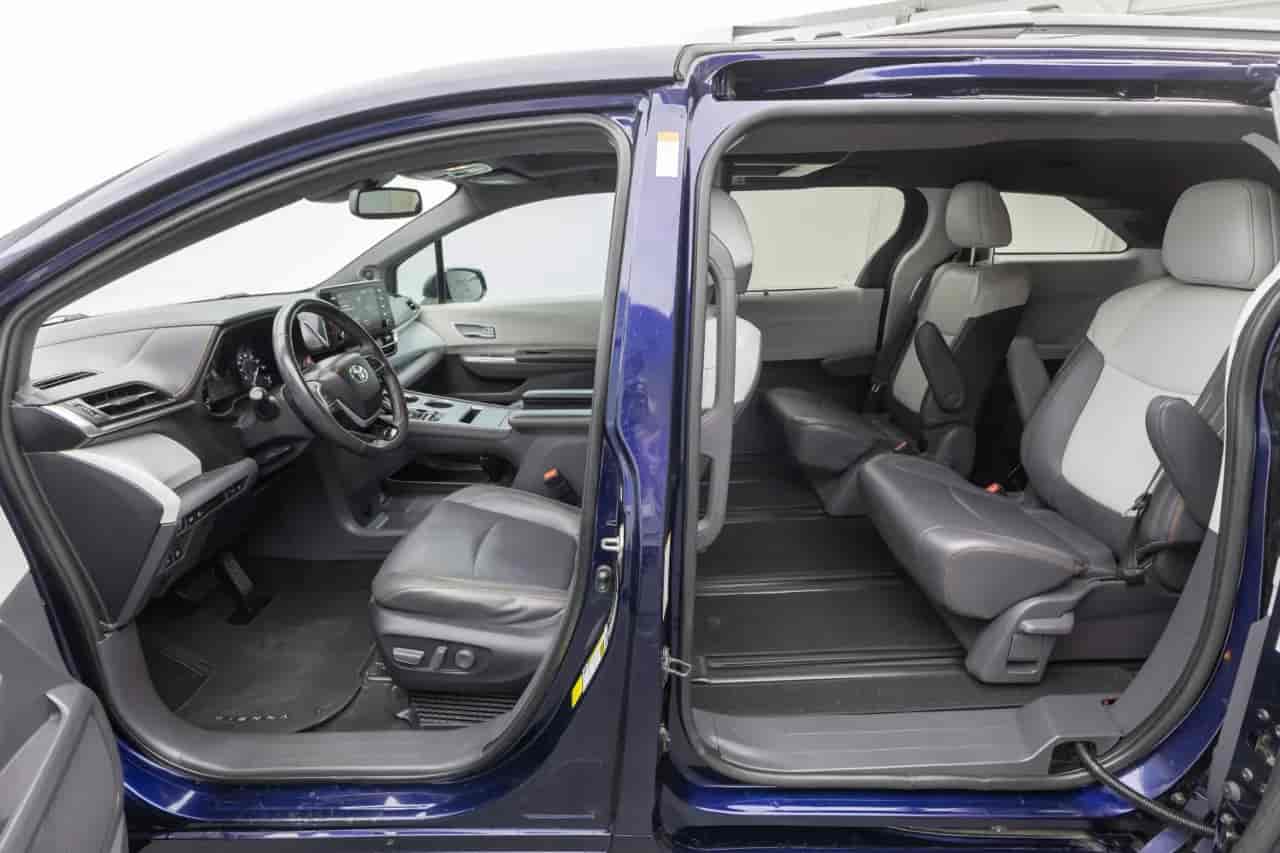 TOYOTA Sienna - 8