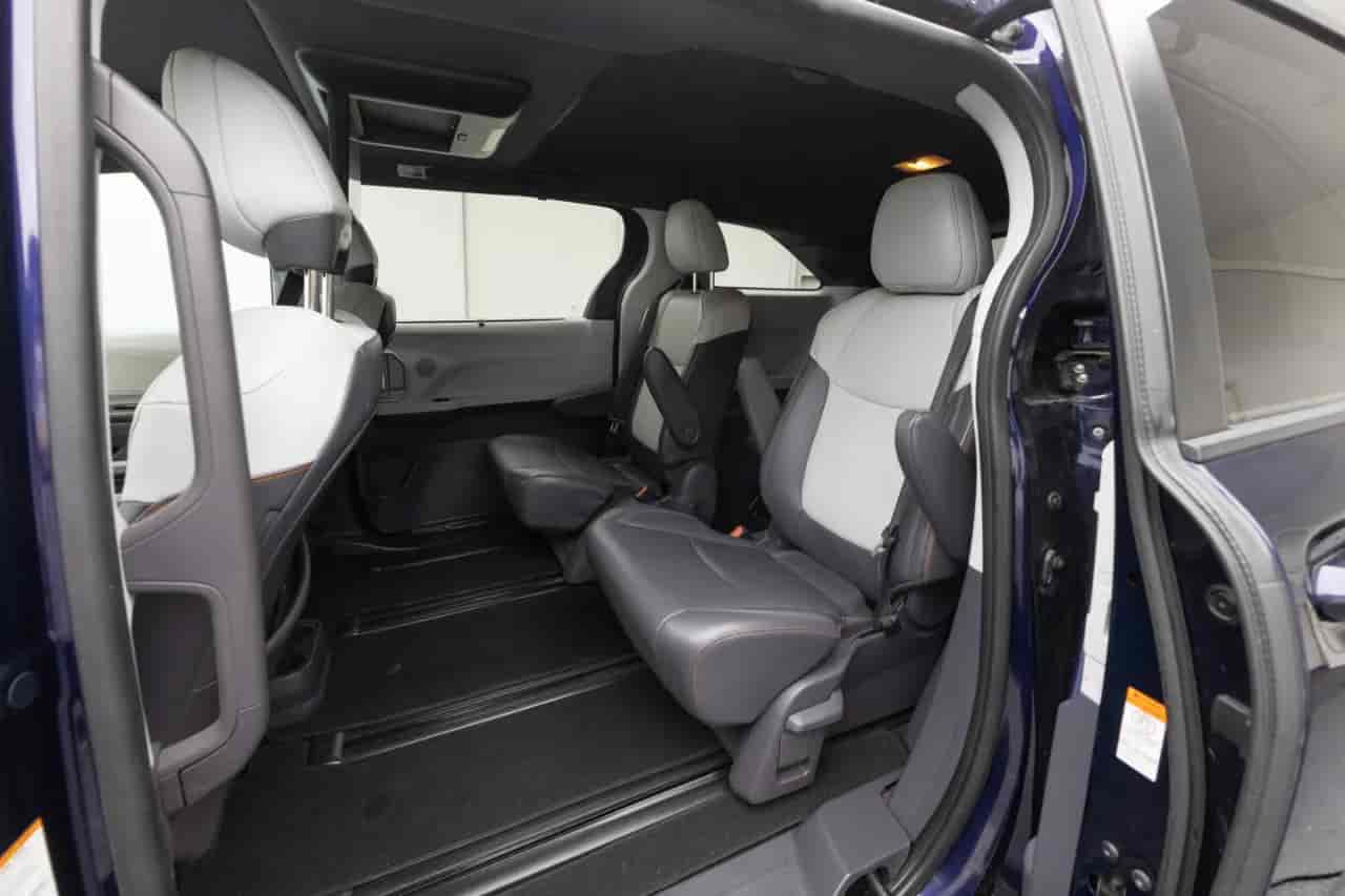 TOYOTA Sienna - 9