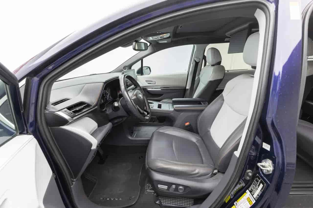 TOYOTA Sienna - 10
