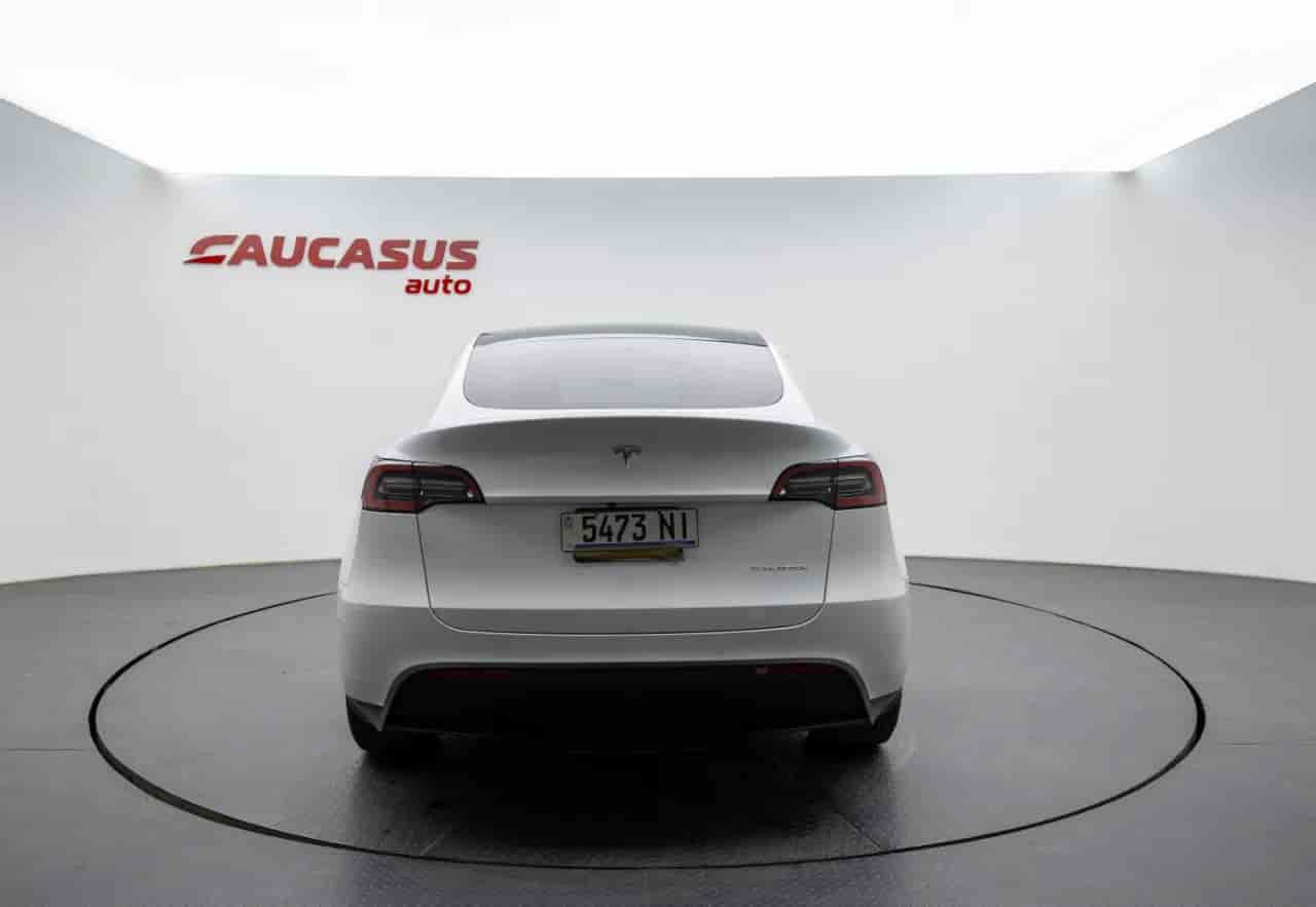 TESLA Model Y - 5