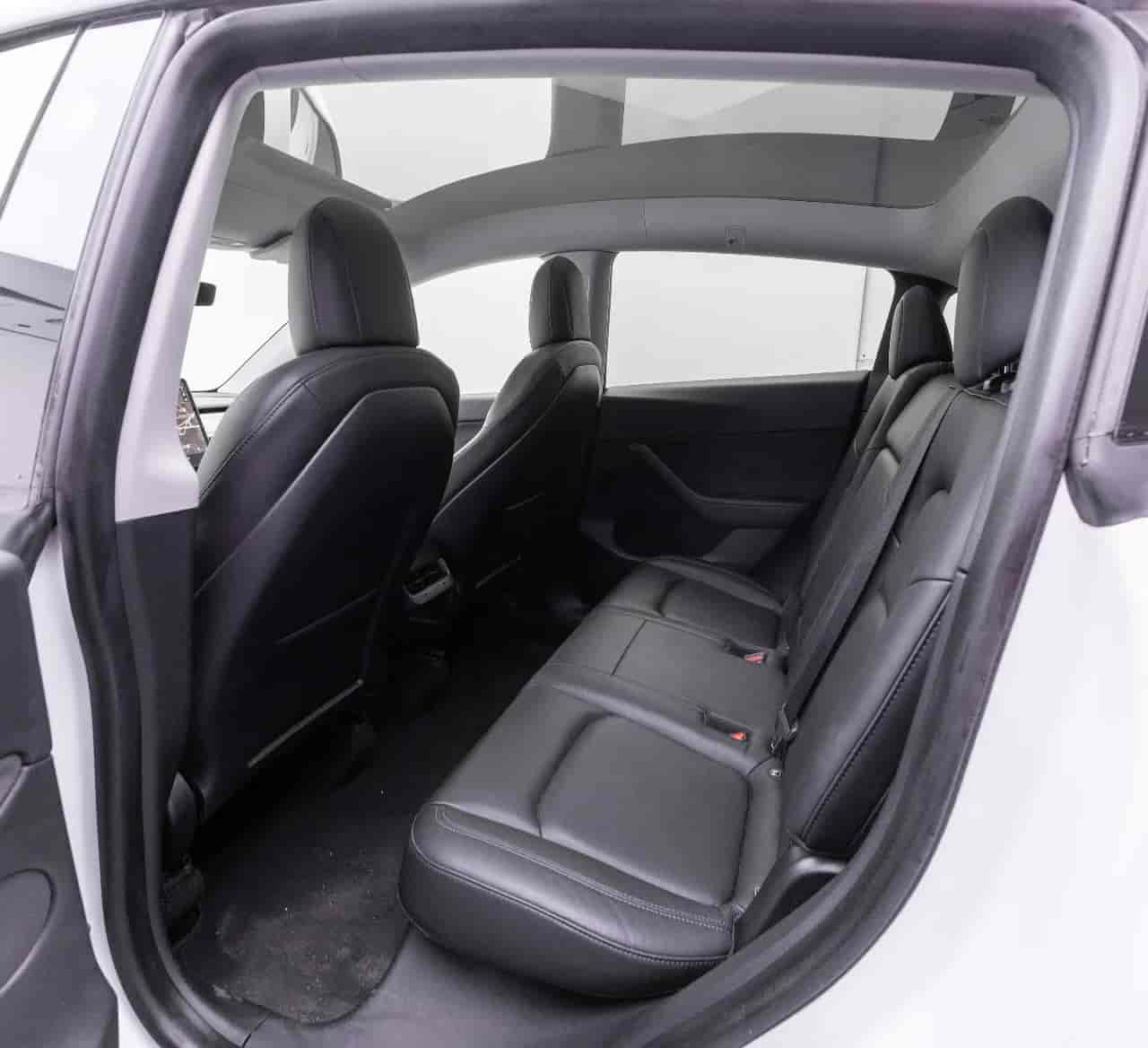 TESLA Model Y - 8