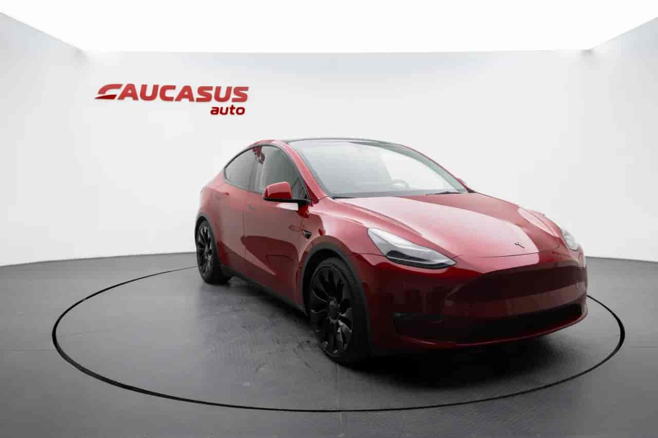 TESLA Model Y - 3