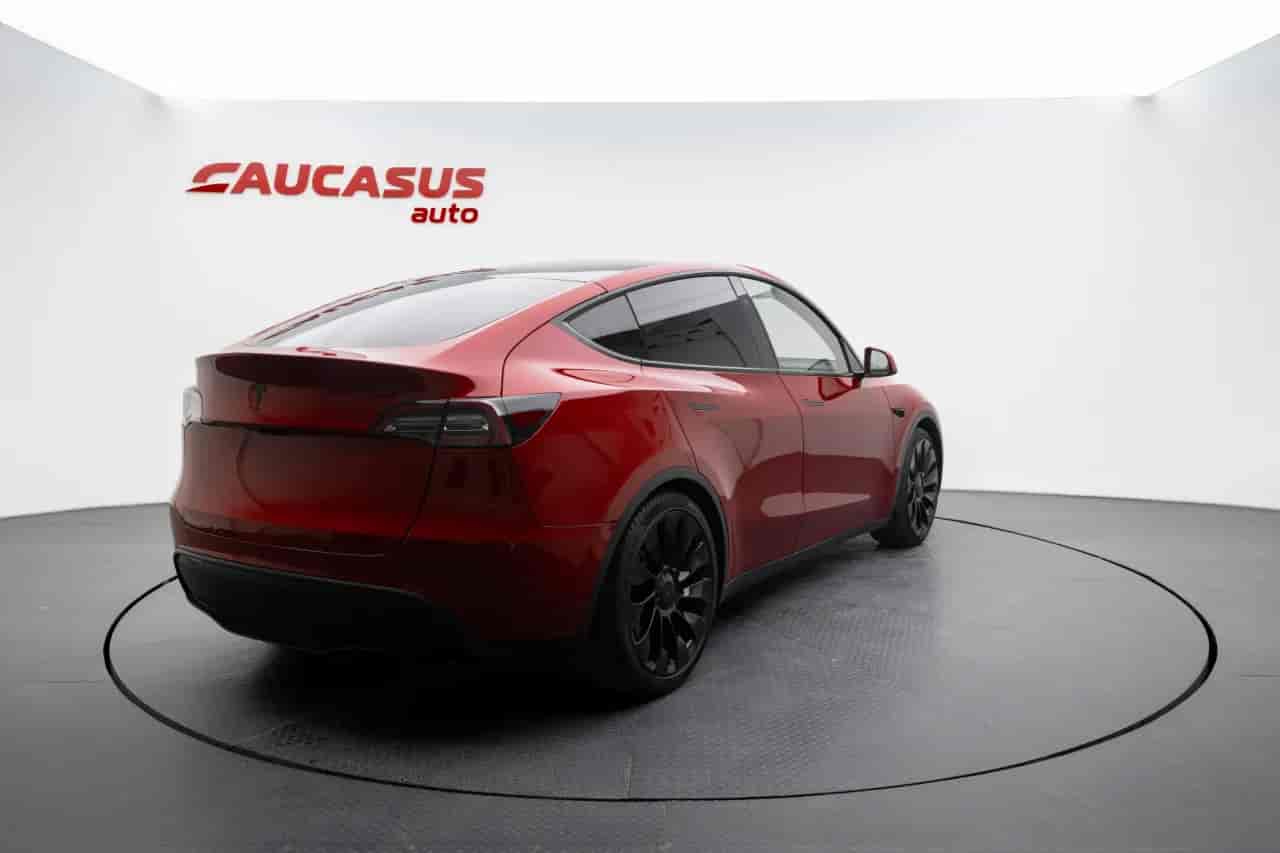 TESLA Model Y - 4