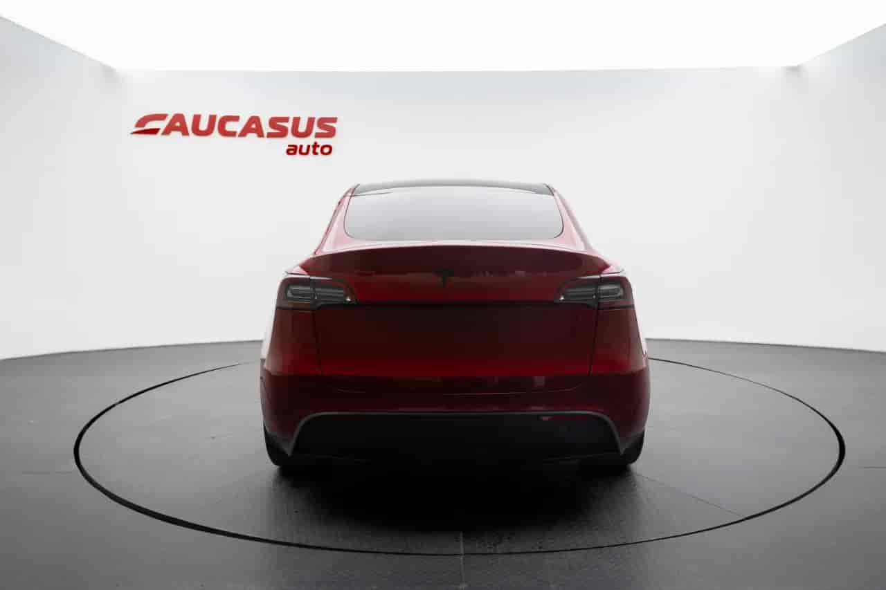 TESLA Model Y - 5